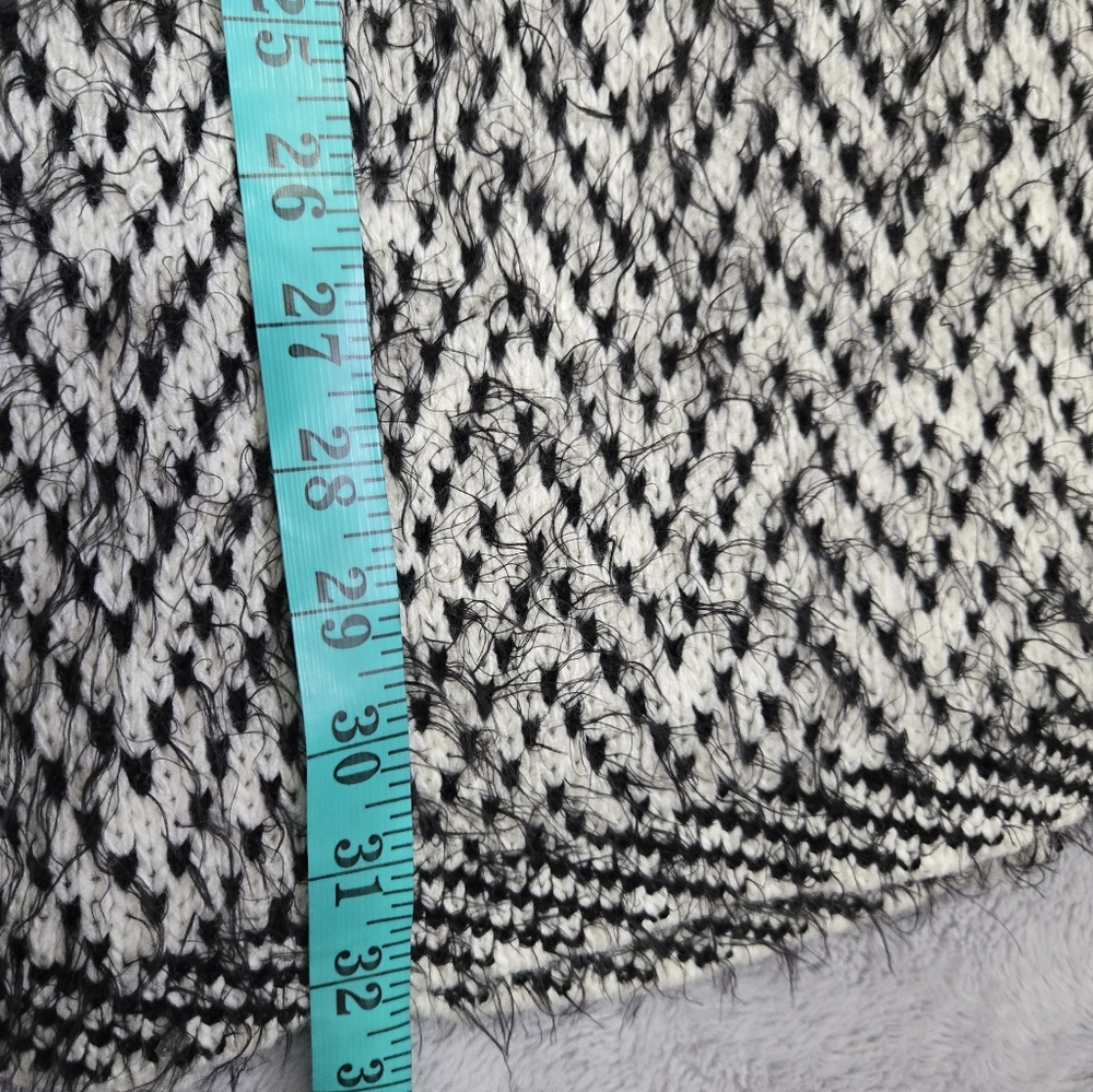 Bailey Black and White Furry Seeater Jacket. Size XL - Picture 11 of 11